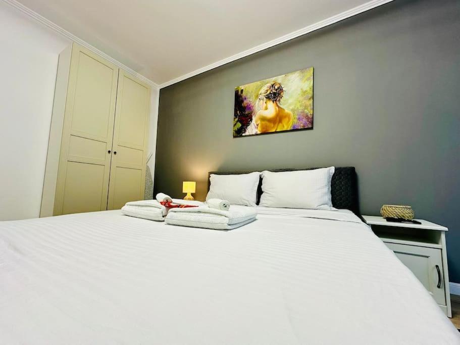 Zen Central Studio Bucharest Luaran gambar